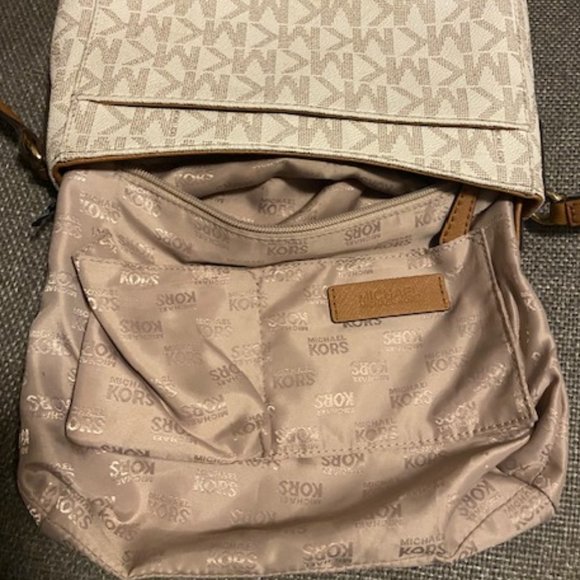 Authentic Michael Kors Beige Logo Crossbody Purse - Picture 4 of 10